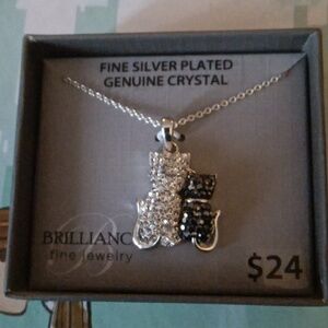 Double cat chain necklace with diamond look.